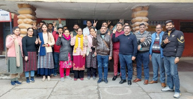 उपायुक्त कार्यालय कर्मचारी संघ ने ओपीएस बहाली के लिए मुख्यमंत्री व उपमुख्यमंत्री का जताया आभार