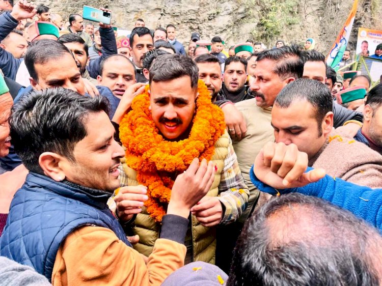 लोक निर्माण तथा युवा सेवाएं एवं खेल मंत्री विक्रमादित्य सिंह का शिमला ग्रामीण की जनता ने किया अभिनंदन मंत्री आपके द्वार कार्यक्रम के माध्यम से होगा जन समस्याओं का निवारण