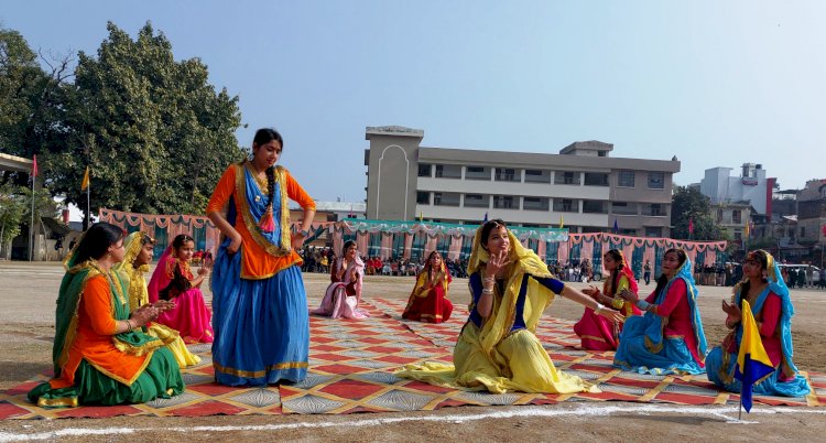ऊना में हर्षोउल्लास से मनाया गया जिला स्तरीय गणतंत्र दिवस उप-मुख्यमंत्री मुकेश अग्निहोत्री ने किया ध्वजारोहण