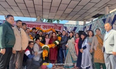 केवल सिंह पठानिया ने रैत स्कूल में नवाज़े होनहार