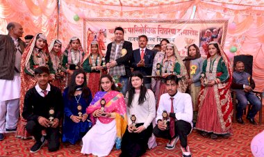 सुधीर शर्मा ने विद्यार्थियों को सम्मानित कर किया प्रोत्साहित