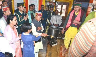 राज्यपाल ने जाखू मंदिर में शीश नवाया