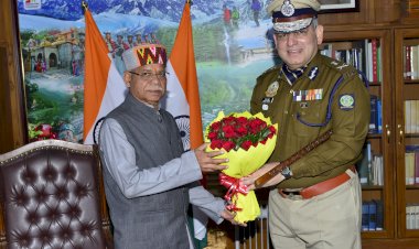 पुलिस महानिदेशक ने राज्यपाल से भेंट की