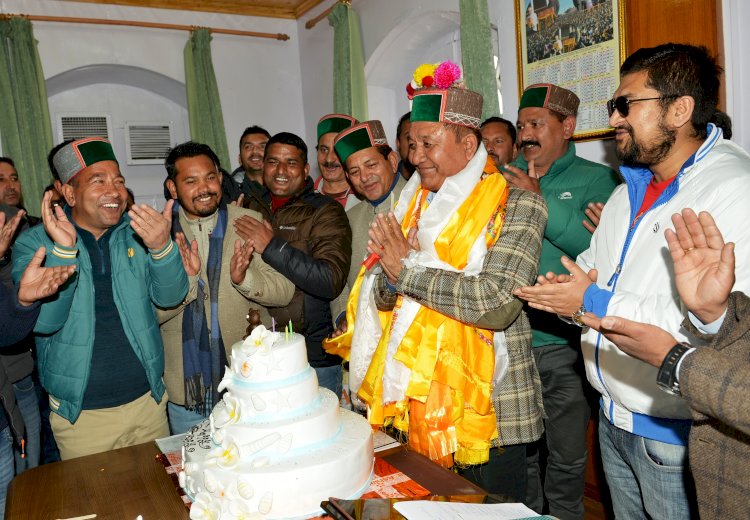 प्रतिनिधिमंडल ने राजस्व मंत्री से भेंट की