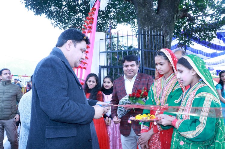 सुधीर शर्मा  ने वार्षिक पारितोषिक वितरण कार्यक्रम में नवाजे मेधावी