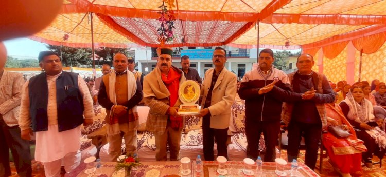 बच्चों की ओवरऑल फिटनेस पर विशेष बल दें शिक्षक : इंद्र दत्त लखनपाल विधायक ने सीनियर सेकेंडरी स्कूल घंगोट के मेधावी विद्यार्थियों को बांटे पुरस्कार