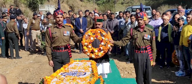 पैतृक गांव सलौणी में पूरे सैन्य सम्मान के साथ किया गया राजकुमार का अंतिम संस्कार