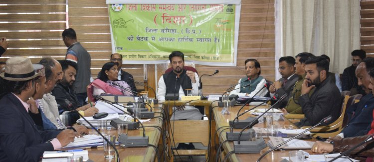 स्मार्ट सिटी परियोजना में भविष्योन्मुखी दृष्टिकोण अपनाएं - अनुराग ठाकुर