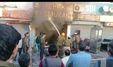 नाहन चौगान के समीप महक रेस्टोरेंट में लगी आग, लाखों का सामान जलकर स्वाह