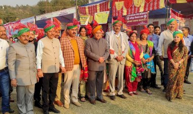 प्यार, स्नेह और सदभावना का त्योहार है होली : कुलदीप सिंह पठानिया ऐतिहासिक मुरली मनोहर मंदिर में की पूजा-अर्चना, शोभा यात्रा में लिया भाग