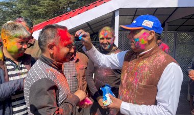 जयराम ठाकुर भाजपा कार्यकर्ताओ के साथ मनाया होली का पावन पर्व