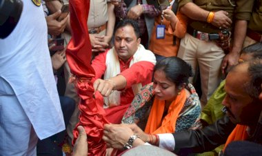 जिलाधीश ने दियोटसिद्ध में पूजा-अर्चना और झंडा रस्म के साथ किया चैत्र मास मेलों का उदघाटन