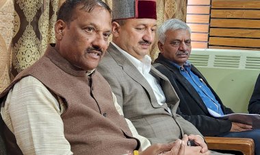 फ्रॉड वोट बना रही कांग्रेस : सुखराम