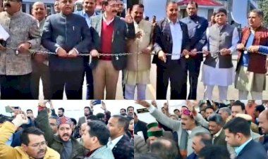 बजट सत्र की कार्यवाही शुरु होने से पहले ताले-जंजीर के साथ भाजपा विधायक दल का प्रदर्शन