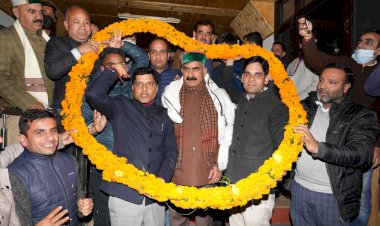 राष्ट्रीय स्वास्थ्य मिशन अनुबंध कर्मचारी संघ का  एक डेपुटेशन   मुख्यमंत्री  से मिला......