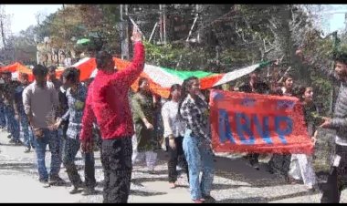 शहीदी दिवस पर ABVP ने ऐतिहासिक चौगान से शहीद स्मारक तक निकली तिरंगा यात्रा...... शहीद स्मारक पर शहीदों को श्रद्धा सुमन अर्पित