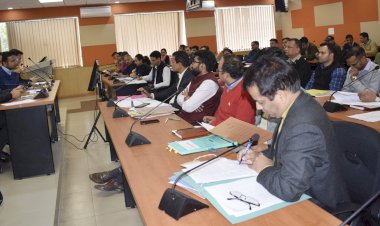 कांगड़ा जिले में विकास कार्यों को मिलेगी नई गति...... डीसी ने ली 5 घंटे की मैराथन मीटिंग, हर पहलू पर गहन मंथन