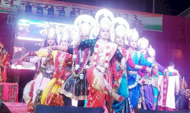 चिंतपूर्णी में पंडित पवन गोदियाल एंड पार्टी ने किया महामाई का गुणगान...... भजन संध्या में विधायक सुदर्शन बबलू ने की बत्तौर मुख्यातिथि शिरकत