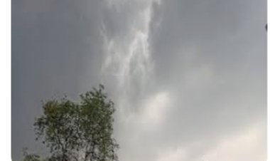 पहाड़ियों पर बर्फ की फुहारें पड़ने और मैदानी क्षेत्र में लगातार हो रही बारिश से लोगों की बढ़ी दुश्वारियां