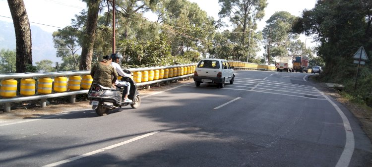 शिमला नैशनल हाईवे पर लगे रोलर क्रैश बैरियर से आईटीआई वाले संकरे हिस्से में आई हादसों में कमी......