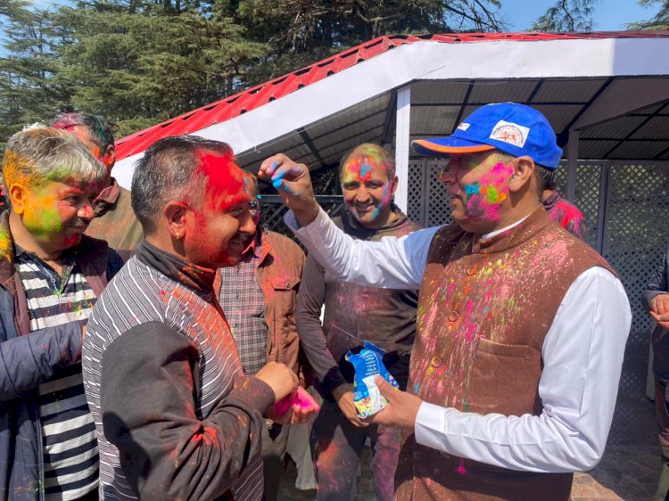 जयराम ठाकुर भाजपा कार्यकर्ताओ के साथ मनाया होली का पावन पर्व