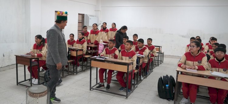 एकलव्य विद्यालय के निर्माण कार्य में सुनिश्चित करें गुणवत्ता - जगत सिंह नेगी....सातवीं कक्षा का दौरा किया बच्चों से संवाद भी
