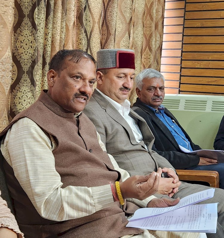 फ्रॉड वोट बना रही कांग्रेस : सुखराम