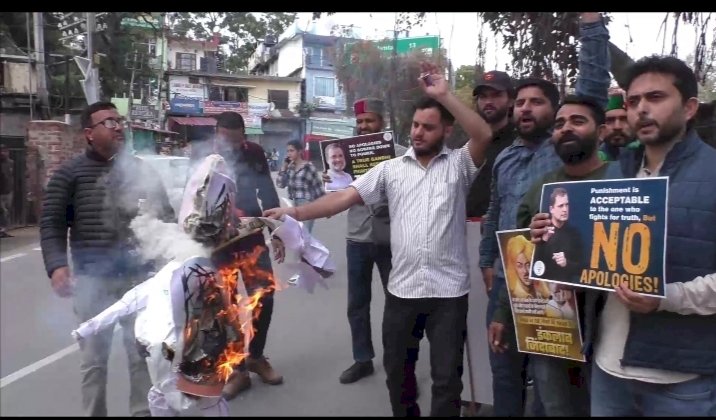 राहुल गांधी के समर्थन में सड़कों पर उतरी युवा कांग्रेस..... नाहन में में फूंका प्रधानमंत्री का पुतला