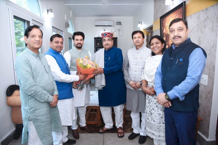 सड़कें हिमाचल की जीवनरेखा, नये प्रोजेक्टों की जल्द मंज़ूरी के लिए आशान्वित : अनुराग सिंह ठाकुर ........ अनुराग ठाकुर के नेतृत्व में हिमाचल के सांसदों ने सड़क परिवहन मंत्री  नितिन गडकरी से मुलाकात कर नये प्रोजेक्टों के जल्द मंज़ूरी की माँग की
