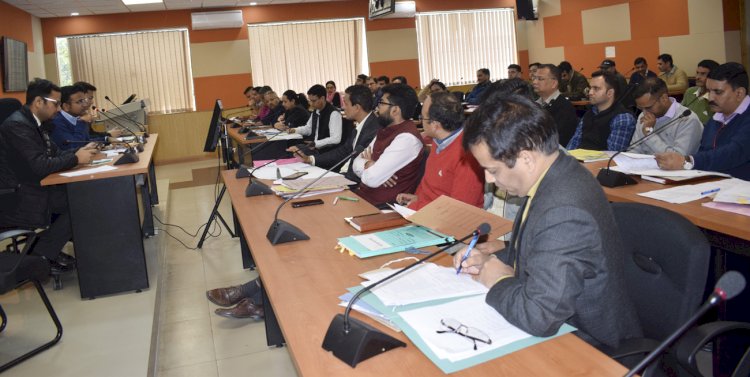 कांगड़ा जिले में विकास कार्यों को मिलेगी नई गति...... डीसी ने ली 5 घंटे की मैराथन मीटिंग, हर पहलू पर गहन मंथन