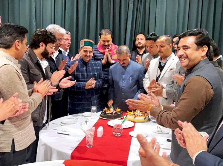नवनिर्वाचित विधायकों ने मुख्यमंत्री को किया सम्मानित