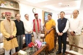 समुदाय के मुद्दे को लेकर केंद्रीय जनजातीय मंत्री अर्जुन मुंडा व रेणुका सिंह से मुलाक़ात