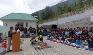 आपदा जागरूकता दिवस" ज़िला के सभी सरकारी व गैर सरकारी स्कूलों और अन्य संस्थानों जैसे आईटीआई, नर्सिंग संस्थानों और पॉलिटेक्निक संस्थान में मनाया।