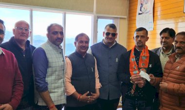 विकास थापटा ने थामा भाजपा का दामन......कहा की भाजपा सारे समाज को एक साथ लेकर आगे बढ़ने का कार्य करती है ........