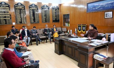 आदर्श आचार संहिता लागू करने के लिए लगातार निगरानी करें अधिकारी- आदित्य नेगी........ संदिग्ध धन निकासी, शराब के ठेकों अन्य अनैतिक कार्यों पर रखें विशेष नजर