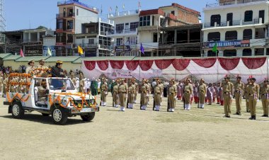 हिमाचल दिवस पर स्वास्थ्य, सामाजिक न्याय एवं अधिकारिता, श्रम एवं रोजगार मंत्री ने हमीरपुर में फहराया राष्ट्रीय ध्वज