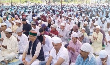 नाहन   में ईद उल फितर की नमाज की अता........ मुल्क की अमन शांति के लिए मांगी दुआ