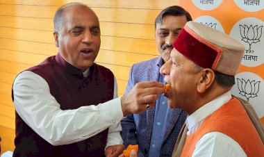 डॉ बिंदल ने संभाला पदभार, जयराम ठाकुर सुरेश कश्यप पवन राणा ने लड्डू खिलाकर दी बधाई