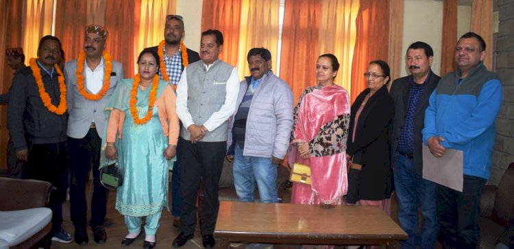 उपमंडलाधिकारी कुल्लू ने दिलाई मनोनीत सदस्य को की शपथ