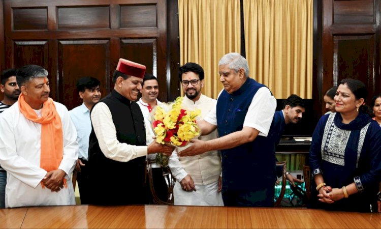 केंद्रीय मंत्री श्री अनुराग सिंह ठाकुर के नेतृत्व में हमीरपुर ज़िला परिषद सदस्यों ने उपराष्ट्रपति से की मुलाक़ात