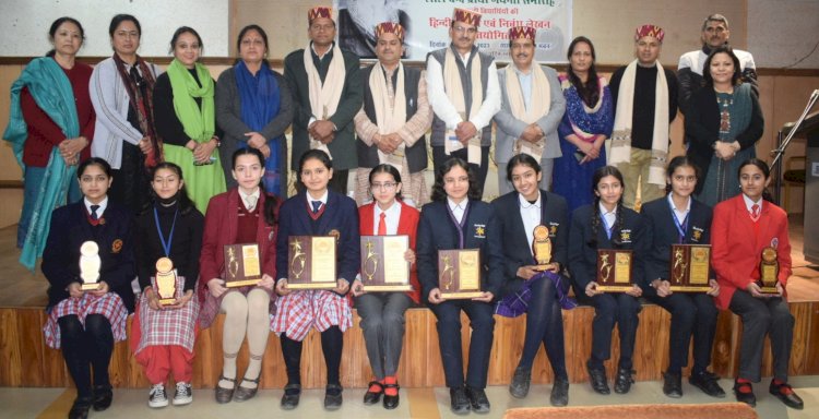 स्वर्गीय लाल चंद प्रार्थी की स्मृति में भाषा विभाग द्वारा निबन्ध लेखन प्रतियोगिता आयोजित।...... स्वर्गीय लाल चंद प्रार्थी के व्यक्तित्व एवं कृतत्व पर रखे विचार