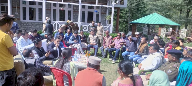 लोगों की समस्याओं व शिकायतों को गम्भीरता से लें..... मुख्य संसदीय सचिव ऊर्जा