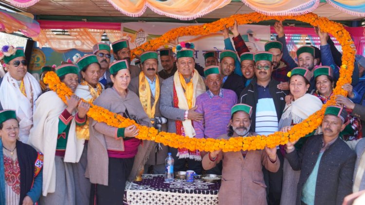 कांगड़ा ज़िले के बीड़ में एक्यूरेसी पैराग्लाइडिंग प्री-वर्ल्ड कप के समापन समारोह की अध्यक्षता की मुख्यमंत्री ने.......... लैंडिंग साइट बीड़ के आसपास किया जाएगा भूमि का अधिग्रहण