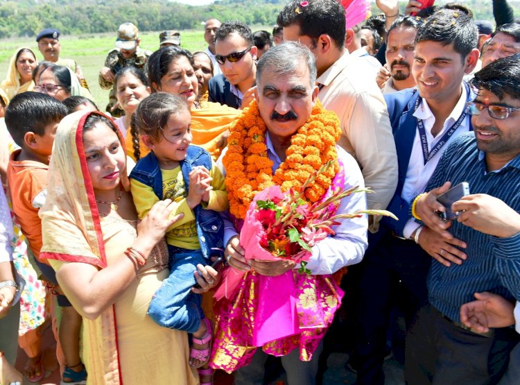 नौकरी हिमाचल में चंडीगढ़ में बैठकर डकार रहे वेतन........... 308 टीचर ले रहे फ्री सैलरी, सीएम ने मांगी रिपोर्ट