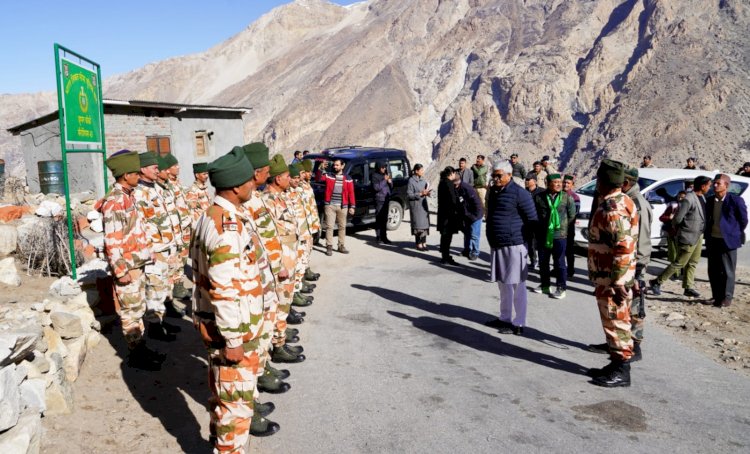 देश की सीमाओं की सत्रद्धता से रक्षा कर रहे हैं भारत के वीर जवान - गजेंद्र सिंह शेखावत......  दो-दिवसीय दौरे के दूसरे दिन भारतीय जवानों का बढ़ाया मनोबल