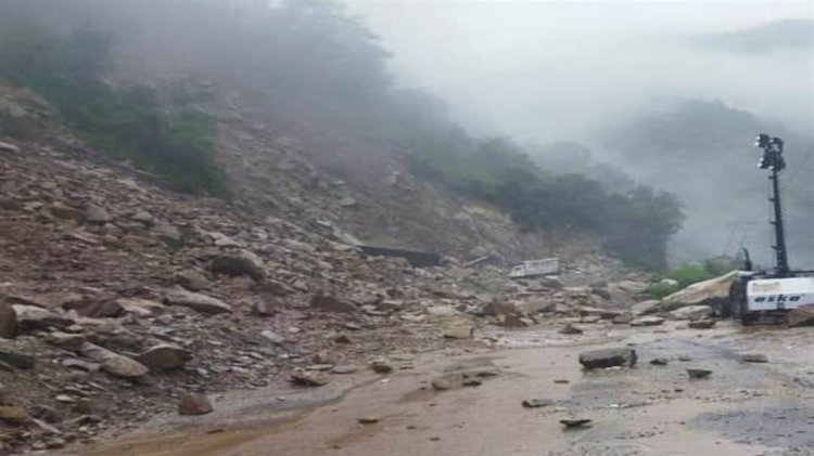 मंडी-कुल्लू एनएच पर 5 मील के पास दरका पहाड़, प्रशासन ने डायवर्ट किया यातायात