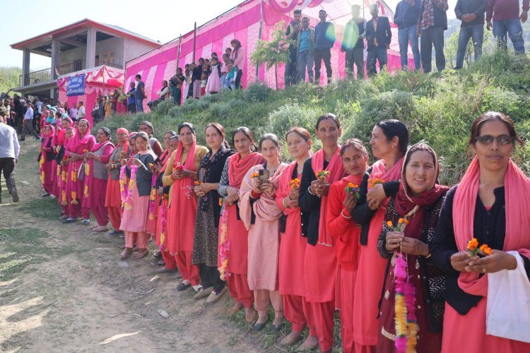 सीपीएस ने हरी झंडी दिखा बस को किया रवाना...... छरोडनाला से भरेण गांव के लिए .... बस को किया रवाना...... छरोडनाला से भरेण गांव के लिए ....