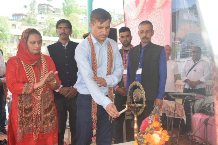 उपायुक्त ने जिला स्तरीय शिरगुल देवता बैशाखी मेले का किया शुभारंभ........ शिरगुल महाराज की शोभा यात्रा के साथ आरंभ हुआ तीन दिवसीय बैशाखी मेला