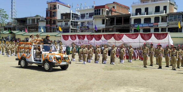 हिमाचल दिवस पर स्वास्थ्य, सामाजिक न्याय एवं अधिकारिता, श्रम एवं रोजगार मंत्री ने हमीरपुर में फहराया राष्ट्रीय ध्वज