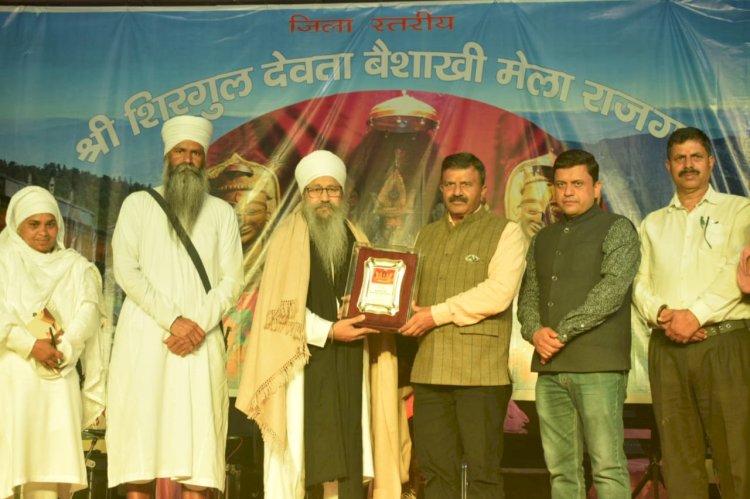 दूसरी सांस्कृतिक संध्या में स्टार कलाकार अरविंद राजपूत और प्रदेश के सुप्रसिद्व कलाकारों ने दर्शकों को खूब नचाया.......